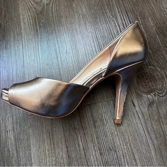 💛 Champagne/Gold JESSICA SIMPSON Josette Peep Toe Heels - Size 6.5 - Picture 8 of 10
